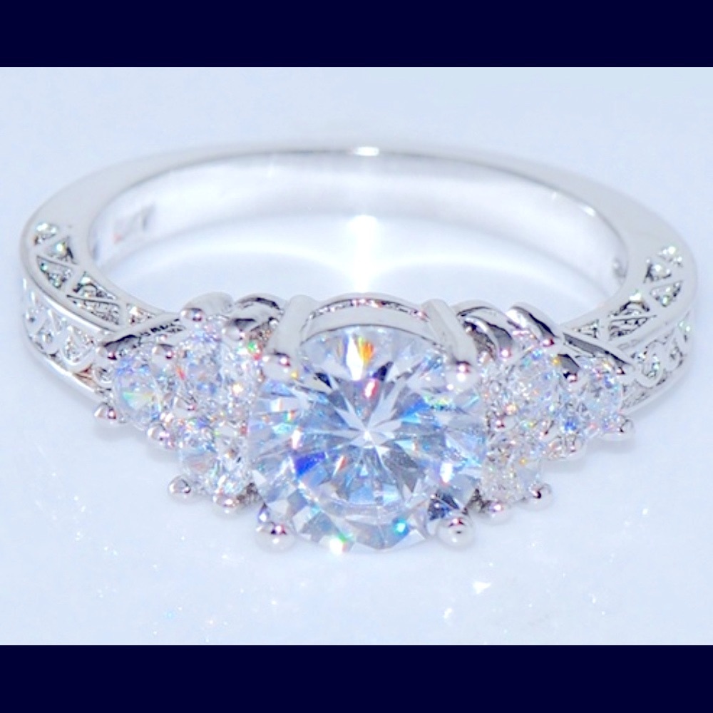 Gorgeous 10 KT White Gold With 5.80 act diamond